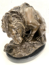 Tierfigur Bronze Löwe mit Schlange signiert Barye auf Marmorsockel