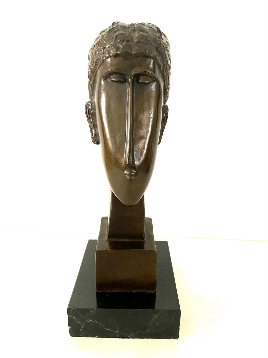 Bronze Büste nach Amedeo Modigliani – frontale Ansicht der Kopf Skulptur