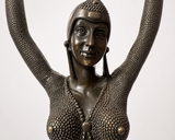 Nahaufnahme Gesicht und Oberkörper der Art-Déco Tänzerin aus Bronze
