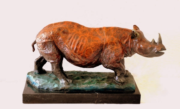 Figure en bronze - Rhinocéros indien en bronze sur socle en marbre avec signature de l'artiste