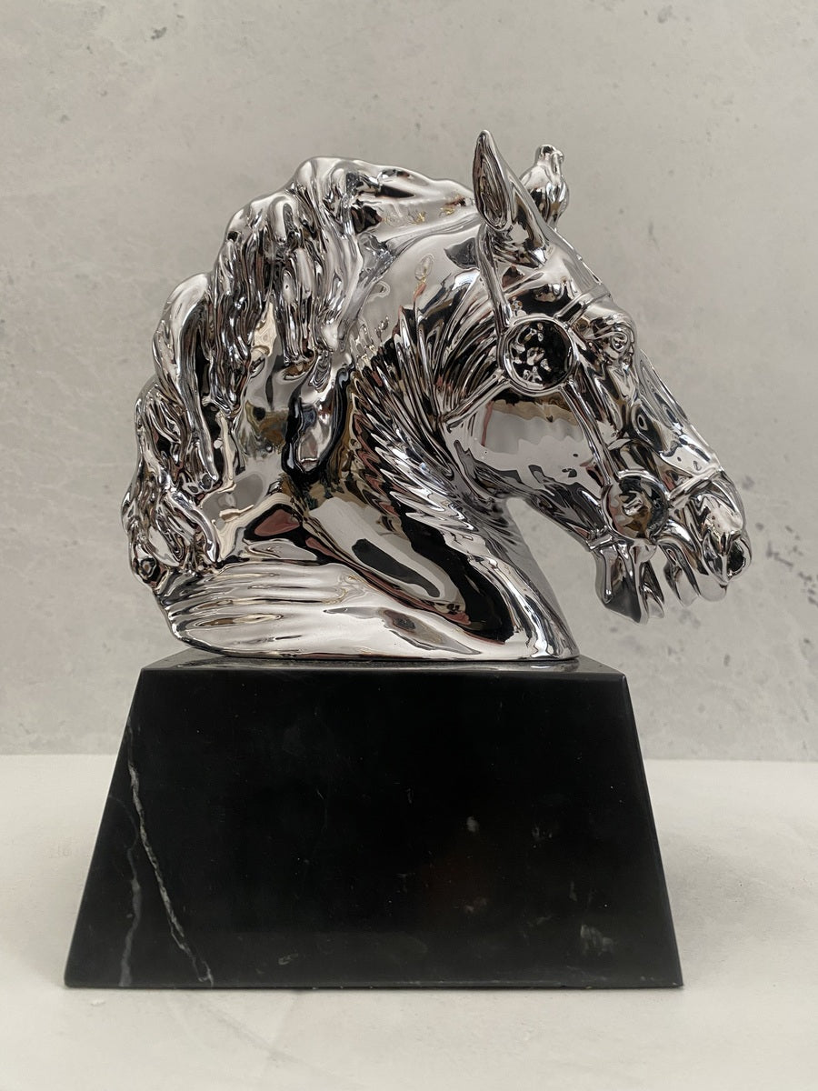 Tierfigur- Bronzeskulptur- Bronze Pferd Büste verchromt auf Marmorsockel