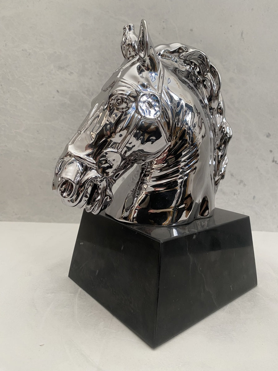 Tierfigur- Bronzeskulptur- Bronze Pferd Büste verchromt auf Marmorsockel