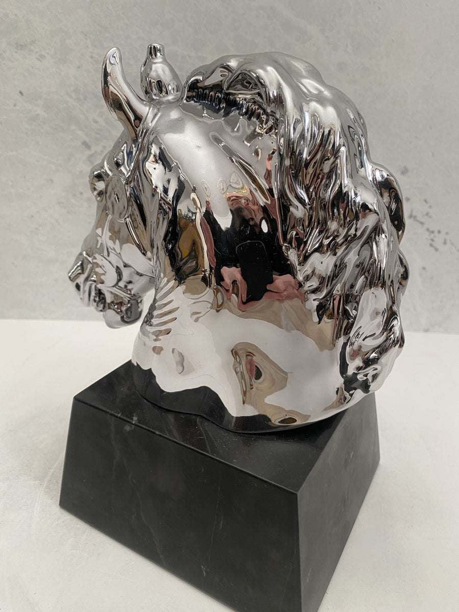 Tierfigur- Bronzeskulptur- Bronze Pferd Büste verchromt auf Marmorsockel