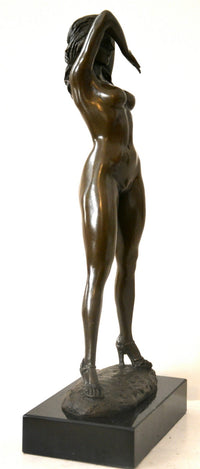 Nu en bronze élégant de Raymondo avec signature de l'artiste