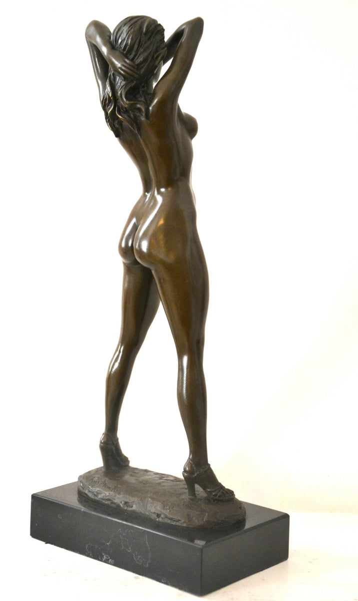 Nu en bronze élégant de Raymondo avec signature de l'artiste