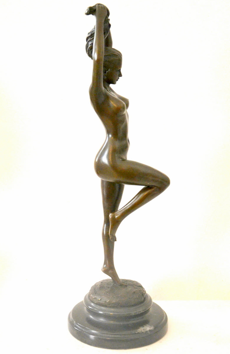 Nu en bronze élégant de Raymondo avec signature de l'artiste