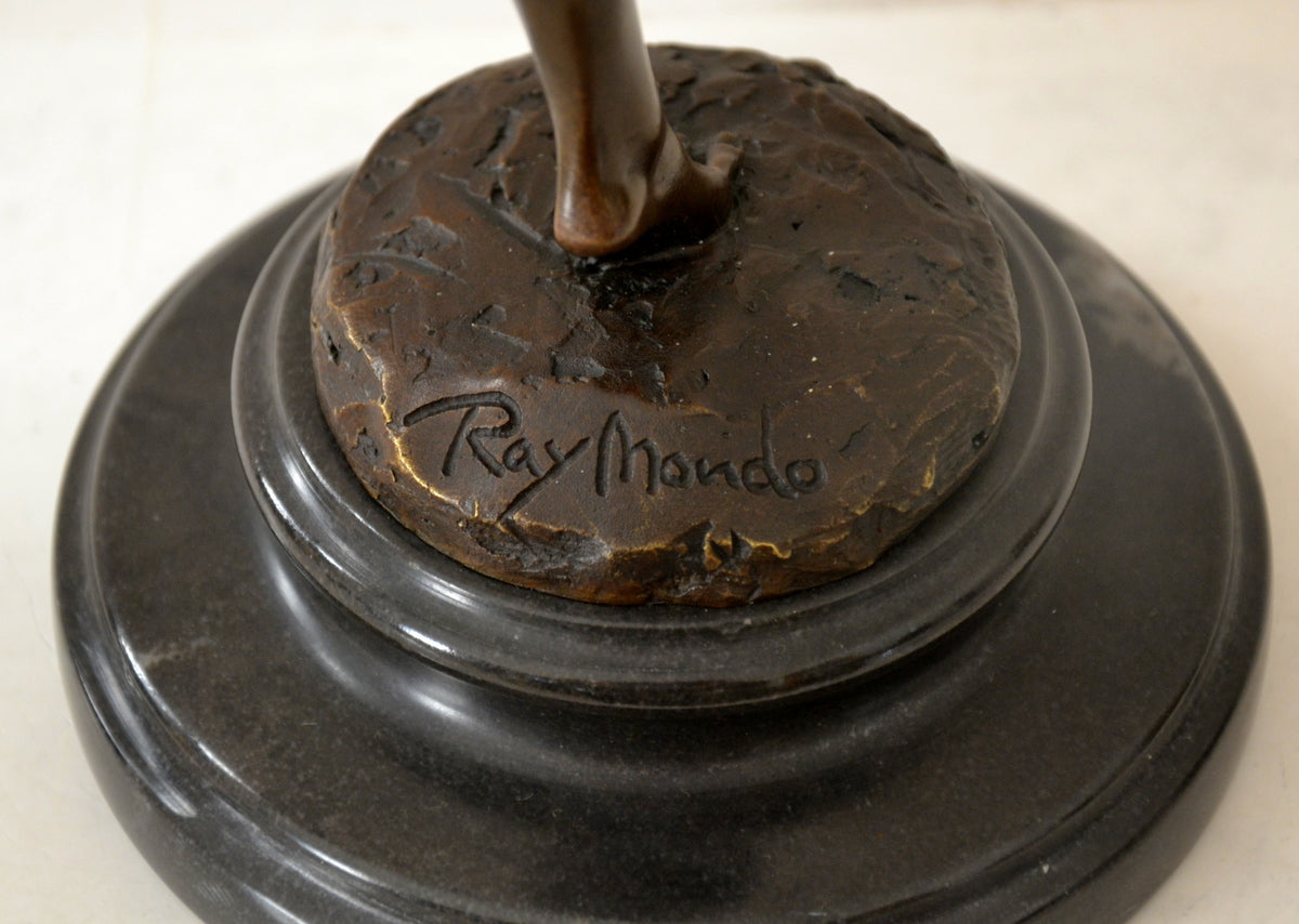 Nu en bronze élégant de Raymondo avec signature de l'artiste