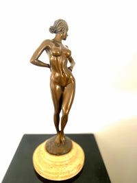 Bronzefigur-  Bronze Akt signiert Raymondo  auf hellen Marmorsockel