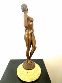 Bronzefigur-  Bronze Akt signiert Raymondo  auf hellen Marmorsockel