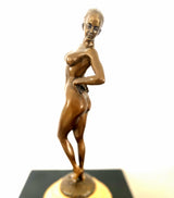 Bronzefigur-  Bronze Akt signiert Raymondo  auf hellen Marmorsockel