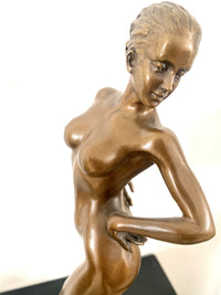 Bronze figure - Bronze nude signed Raymondo on light marble base