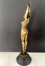 Stylish bronze figure - Bronze nude signed Raymondo on marble base