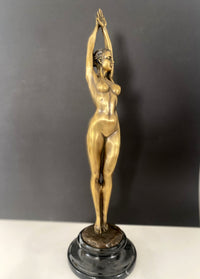 Élégante figure en bronze - nu en bronze signé Raymondo sur socle en marbre