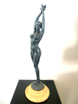 Stylish bronze figure - Bronze nude signed Raymondo on marble base