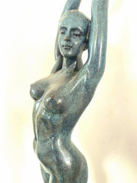 Stylish bronze figure - Bronze nude signed Raymondo on marble base