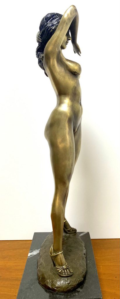 Bronze figure - Bronze nude by Raymondo with artist signature on marble base