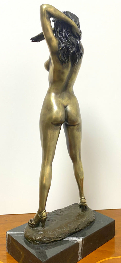 Figure en bronze - Nu en bronze de Raymondo avec signature de l'artiste sur socle en marbre