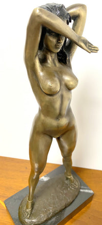 Bronze figure - Bronze nude by Raymondo with artist signature on marble base