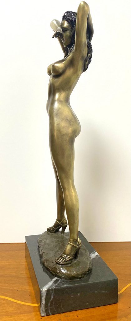 Bronze figure - Bronze nude by Raymondo with artist signature on marble base