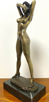 Bronzefigur- Bronze Akt von Raymondo mit Künstler Signatur auf Marmorsockel