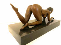 Stylish art in bronze nude signed Raymondo on marble base