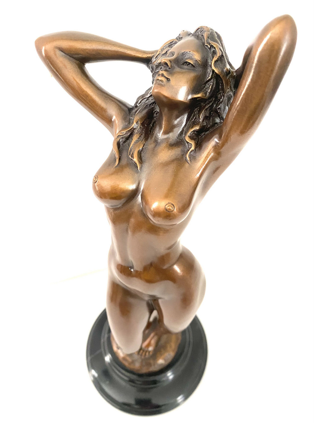Bronzefigur Frau – Raymondo Bronze Akt Skulptur auf Marmorsockel