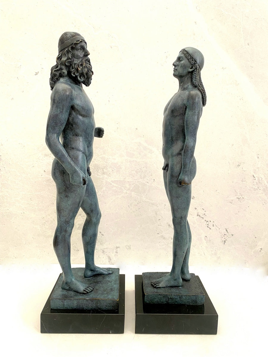 Bronzefiguren -Riace Krieger signiert Phidias auf Marmorplatte