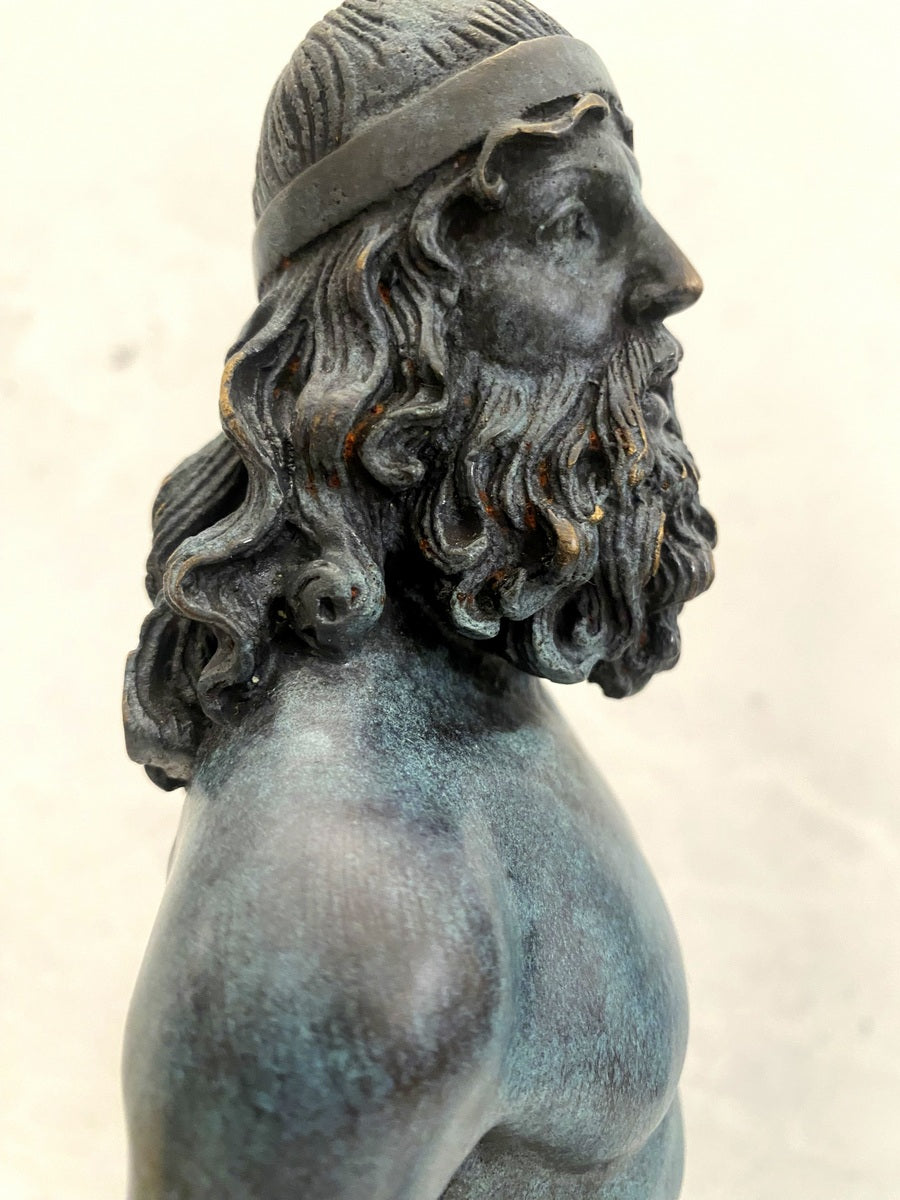 Bronzefiguren -Riace Krieger signiert Phidias auf Marmorplatte