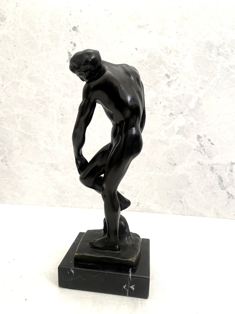 Adam nach Auguste Rodin Bronzefigur Nachguss signiert auf Marmorsockel