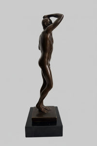 Männlicher Bronze Akt – seitliche Ansicht der stehenden Rodin Skulptur