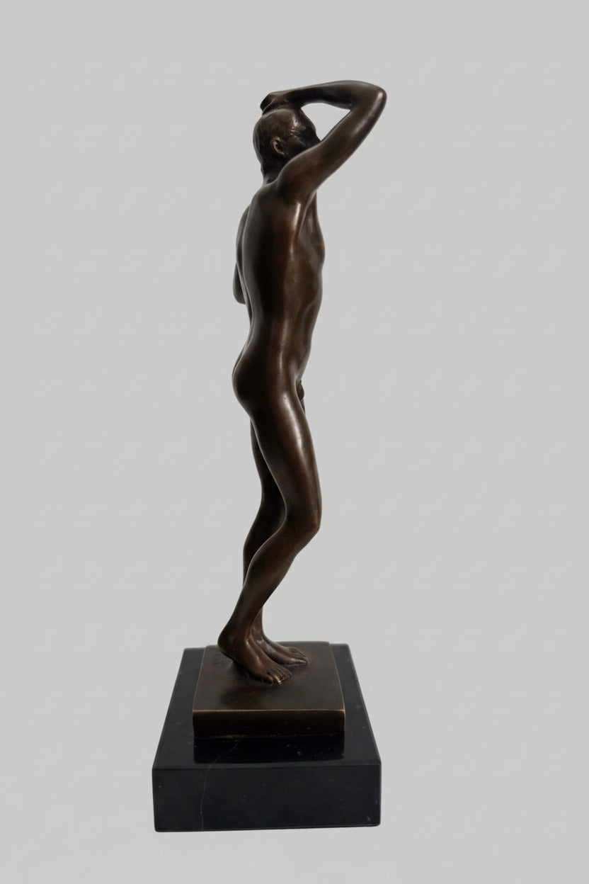 Männlicher Bronze Akt – seitliche Ansicht der stehenden Rodin Skulptur