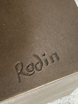 Rodin-Signatur auf der Bronzeskulptur – Detailaufnahme der Signatur