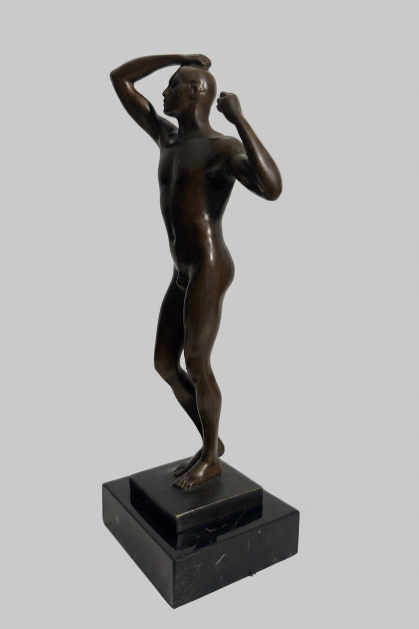 Männlicher Bronze Akt – seitliche Ansicht der stehenden Rodin Skulptur