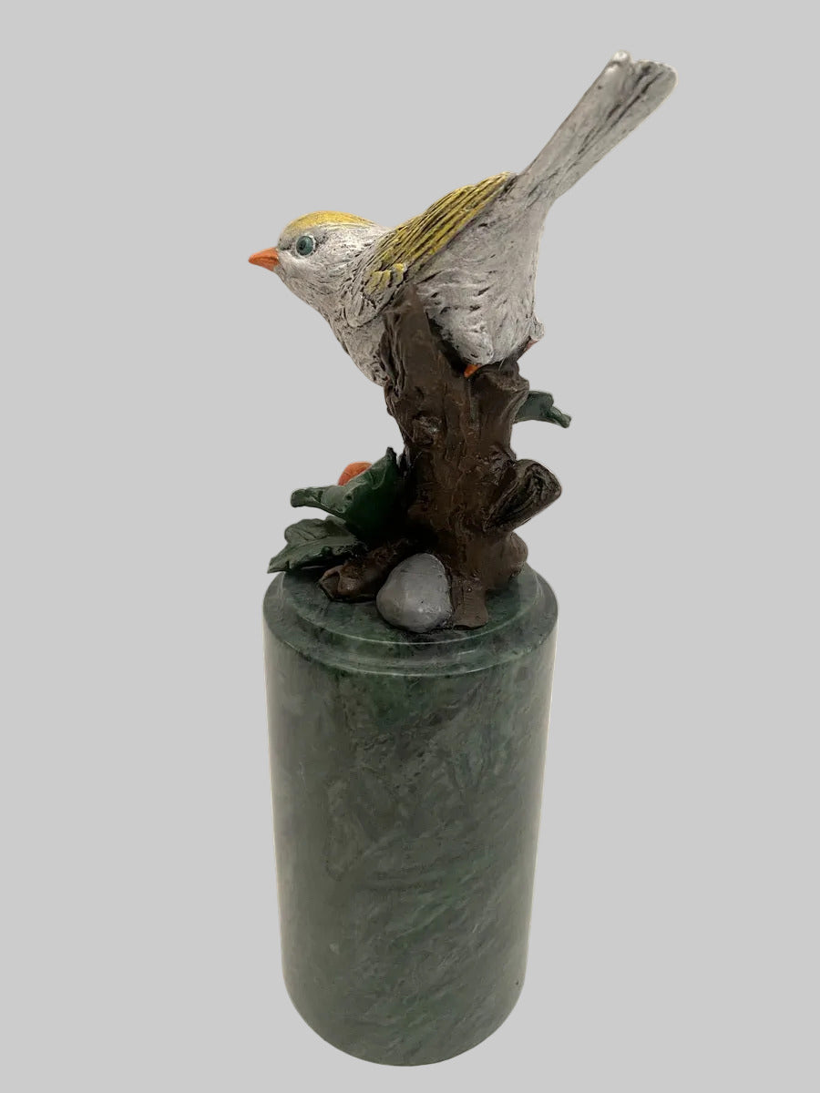 Wiener Bronze Vogel – rückseitige Gesamtansicht der handbemalten Bronzefigur