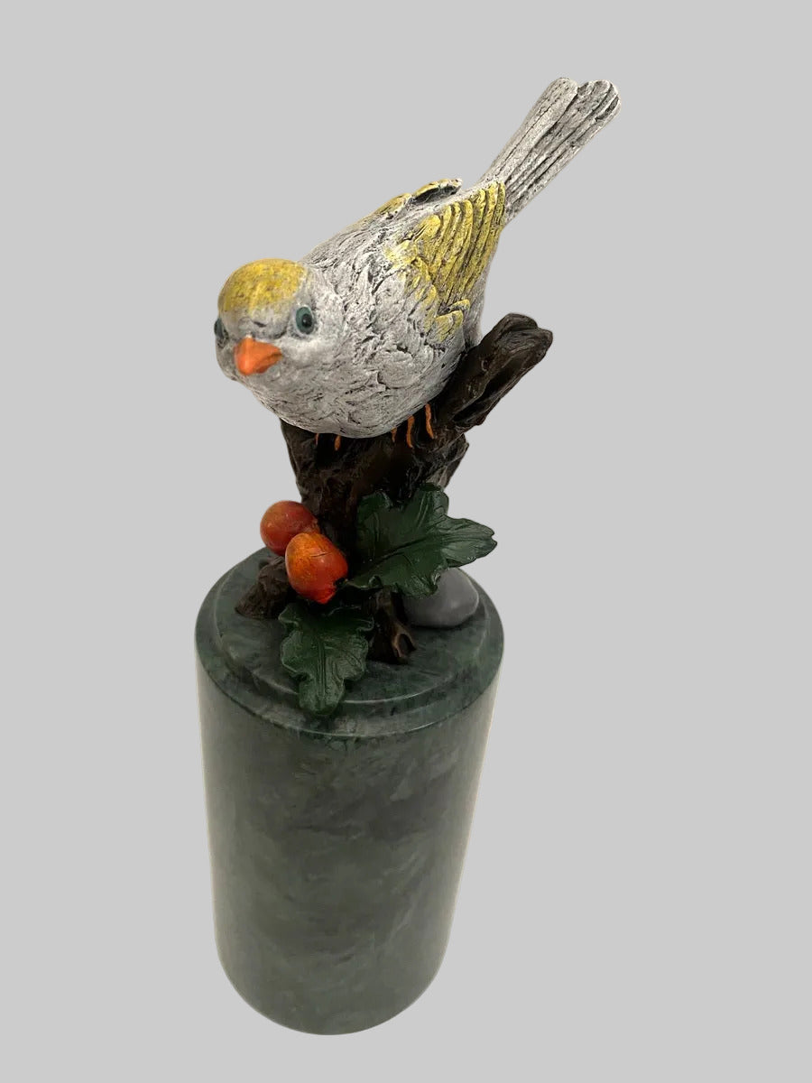 Vogel Skulptur aus Bronze – frontale Seitenansicht mit mehrfarbiger Oberfläche