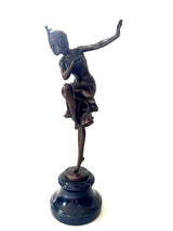Bronzefigur Frau – Art-Déco-Tänzerin nach D. H. Chiparus auf Marmorsockel (Kopie)