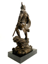 Bronzefigur Bronze Wikinger mit Schwert und Totenkopf Schild auf Marmorplatte