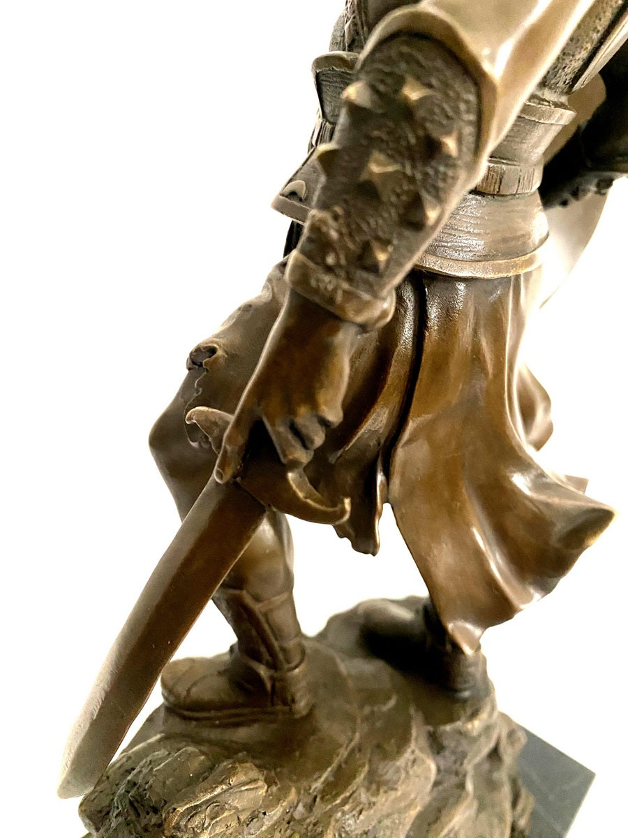 Bronzefigur Bronze Wikinger mit Schwert und Totenkopf Schild auf Marmorplatte