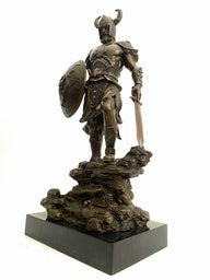 Bronzefigur Bronze Wikinger mit Schwert und Totenkopf Schild auf Marmorplatte