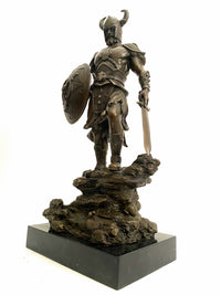 Bronzefigur Bronze Wikinger mit Schwert und Totenkopf Schild auf Marmorplatte