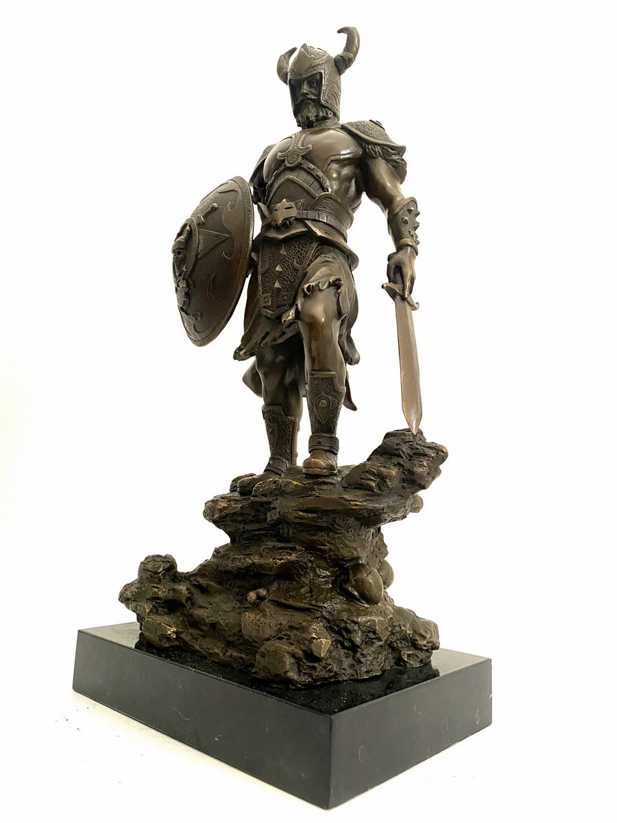 Bronzefigur Bronze Wikinger mit Schwert und Totenkopf Schild auf Marmorplatte