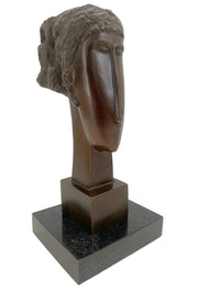 Bronzeskulptur Frauenkopf – seitliche Dreiviertelansicht auf schwarzem Marmorsockel