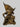Chinesischer Krieger aus Bronze – Guan Yu Figur mit Fahne in frontaler Gesamtansicht