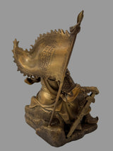 Chinesischer Krieger aus Bronze – schräge Rückansicht mit Rüstung und Fahne