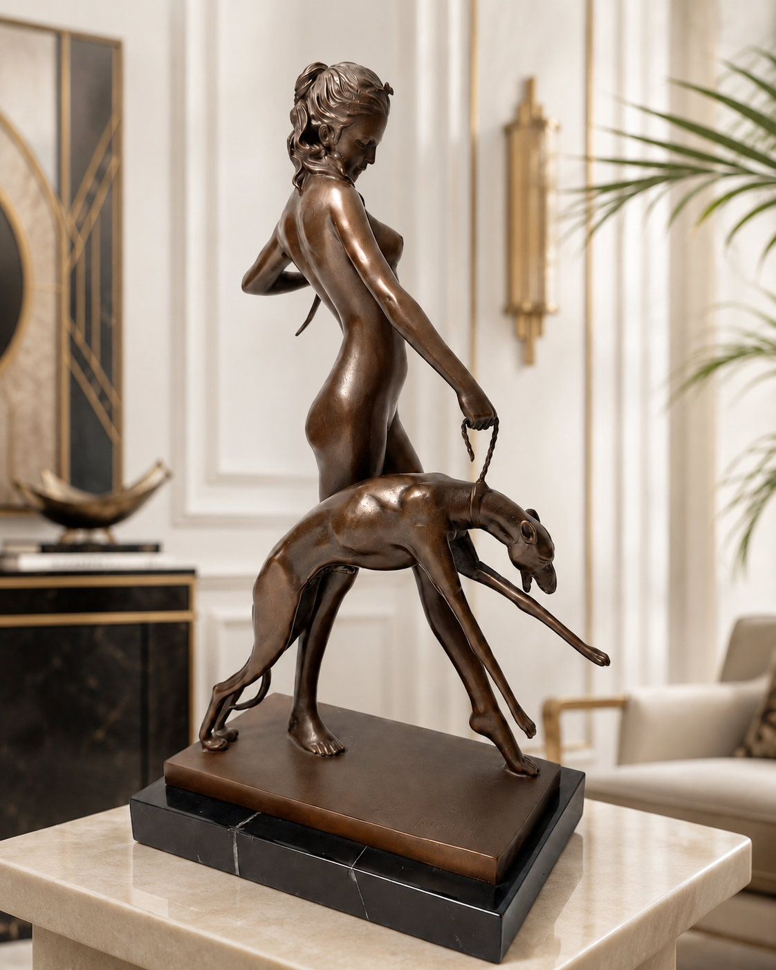 Bronzeskulptur Diana nach Edward McCartan mit Jagdhund – seitliche Gesamtansicht-Stimmungsbild