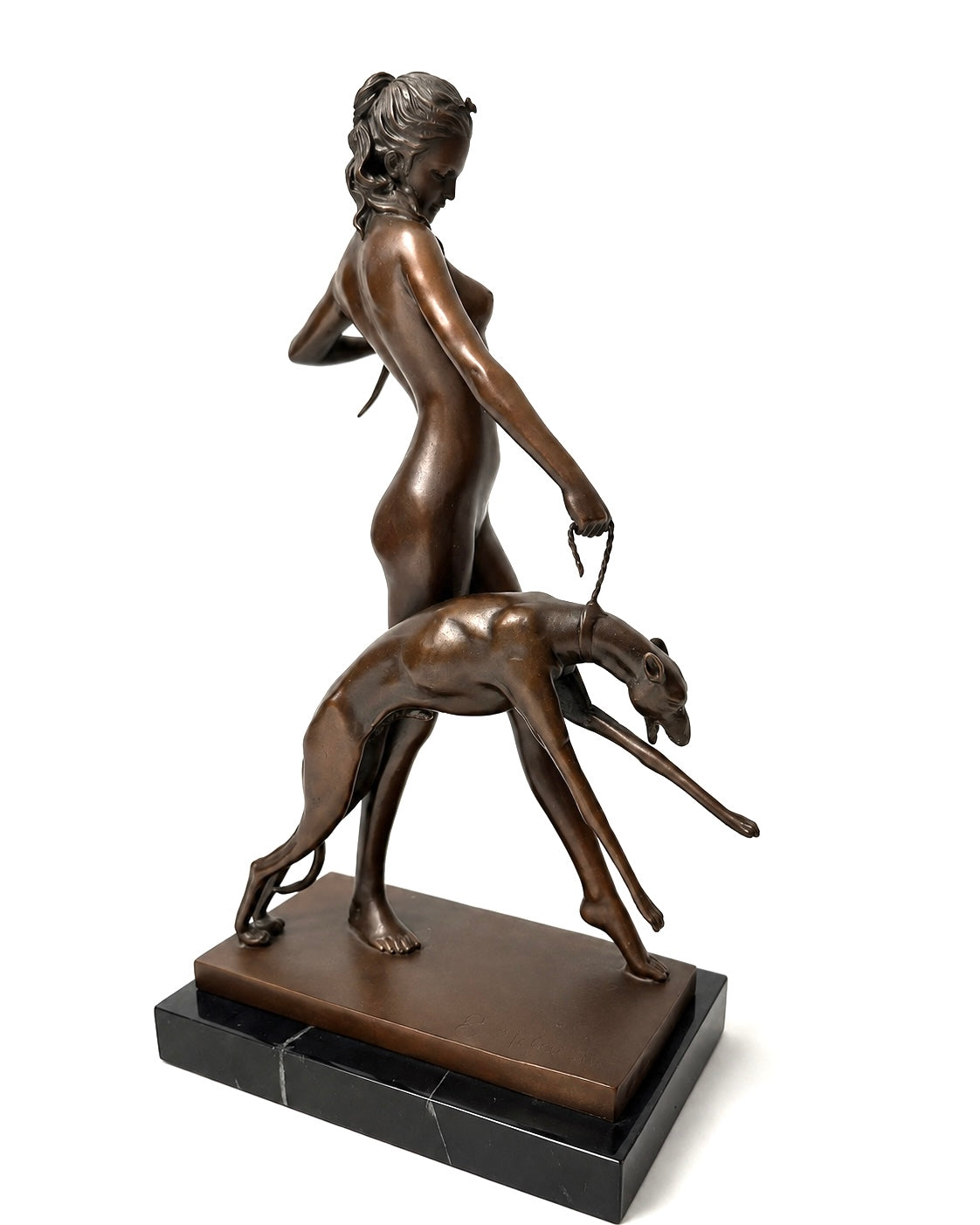 Bronzeskulptur Diana nach Edward McCartan mit Jagdhund – seitliche Gesamtansicht