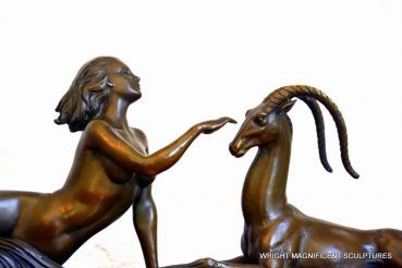 Figure en bronze - Nu Art Déco à la gazelle signée Fayral sur socle en marbre