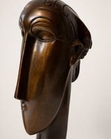 Bronzekopf nach Amedeo Modigliani – Detailaufnahme von Gesicht und Patina