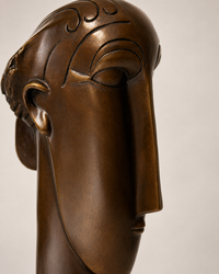 Modigliani Bronzekopf – Nahaufnahme von Gesicht, Haar und Bronzeoberfläche