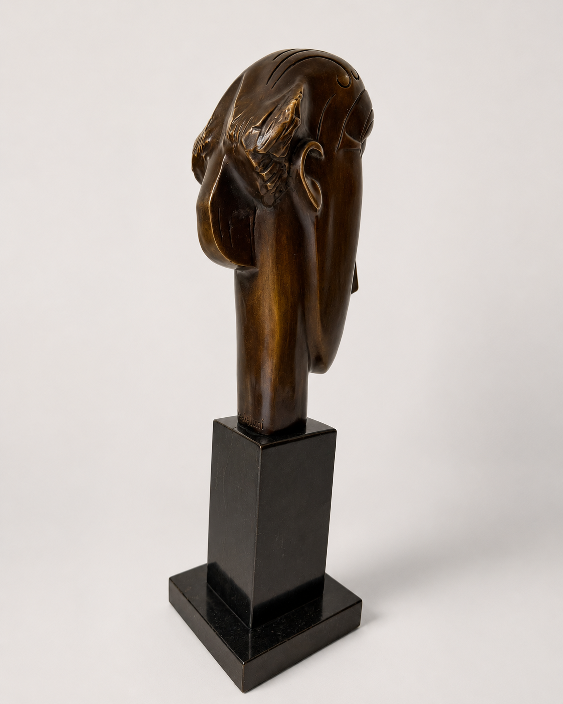 ronzeskulptur Kopf nach Modigliani – rückwärtige Dreiviertelansicht